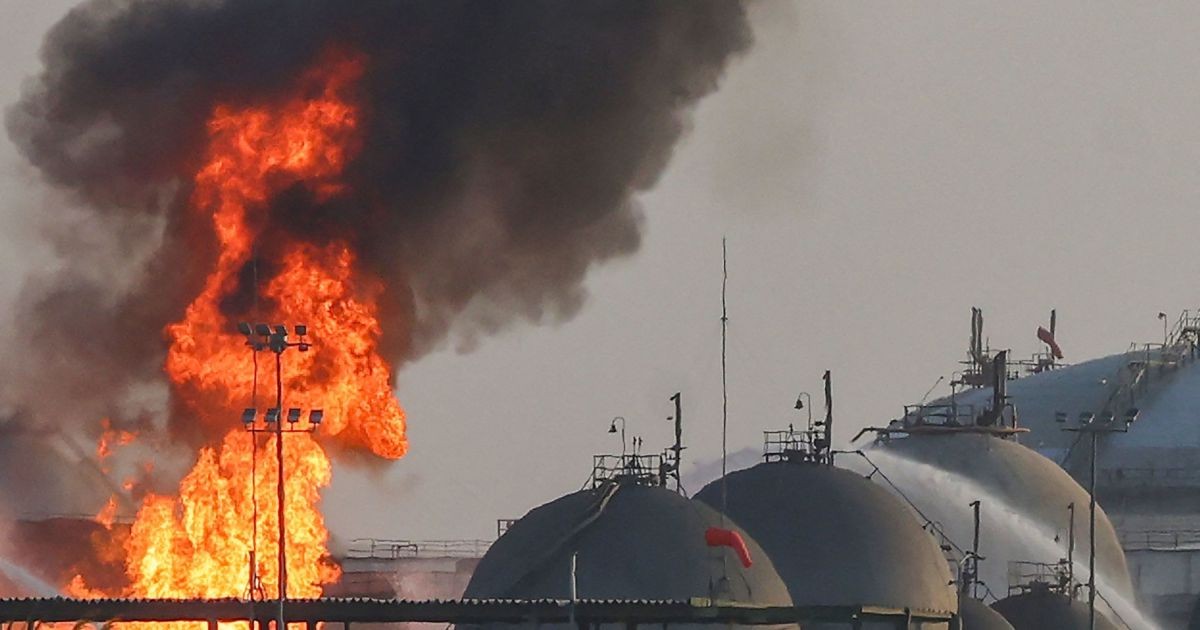 Houthis atacam sede da Saudi Aramco e ameaçam aeroporto de Riad