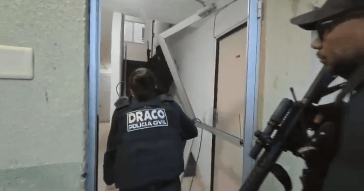 Operação mira milícia de “Juninho Varão” por extorsão a moradores no RJ