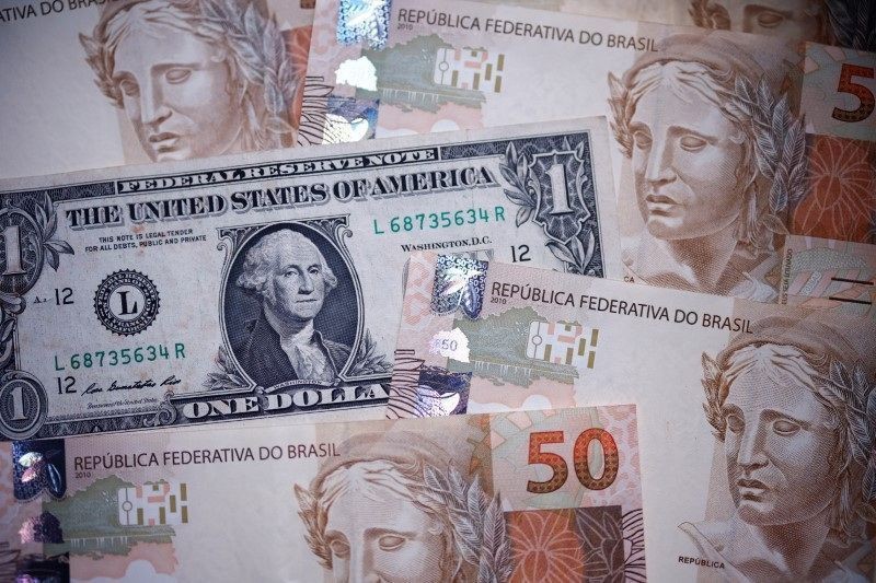 Dólar ronda estabilidade com mercado de olho em eleição e inflação dos EUA