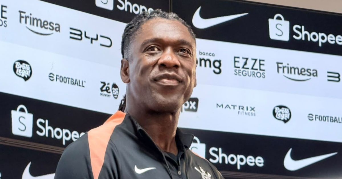 Seedorf chega ao Corinthians e exalta ex-técnico brasileiro: “Dos melhores”