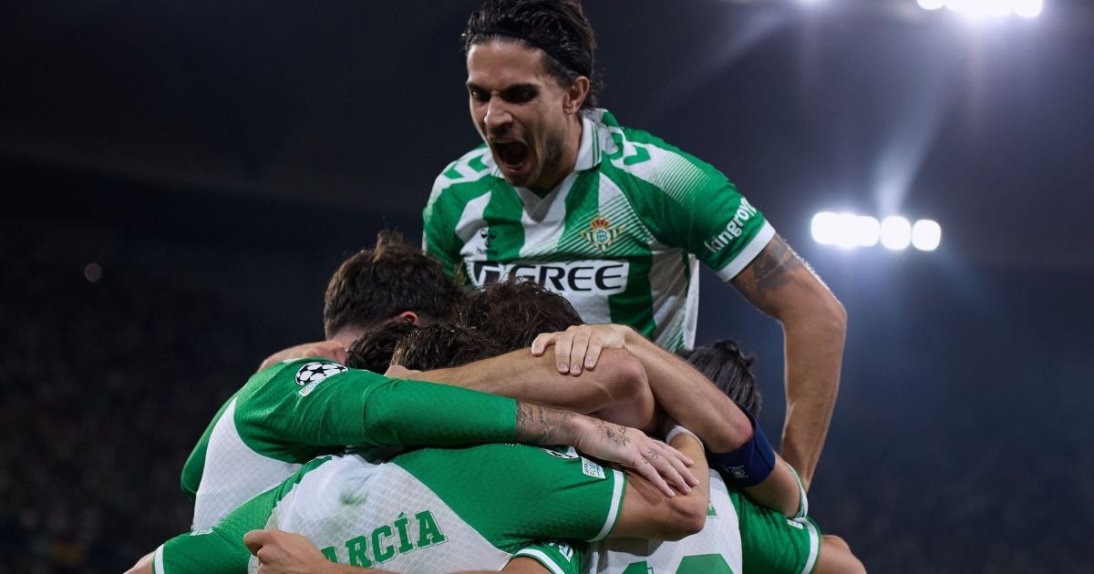 Betis vira sobre o Porto com assistência de Antony e vence na Champions