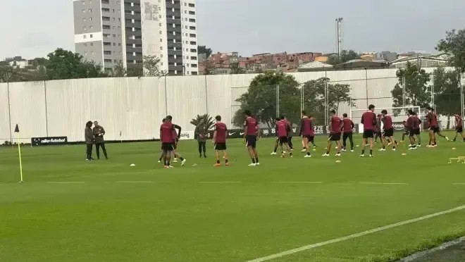 Participação ativa e diretores: Corinthians tem primeiro treino com Seedorf