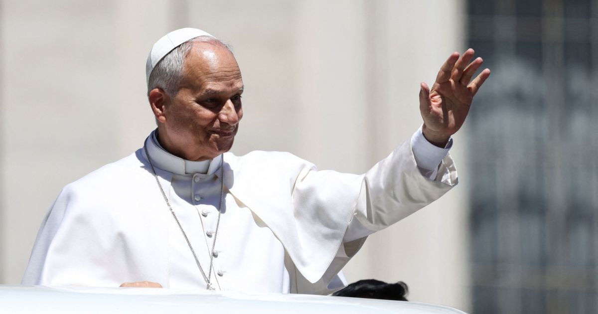 Papa Leão XIV continua internado e apresenta evolução “dentro do esperado”