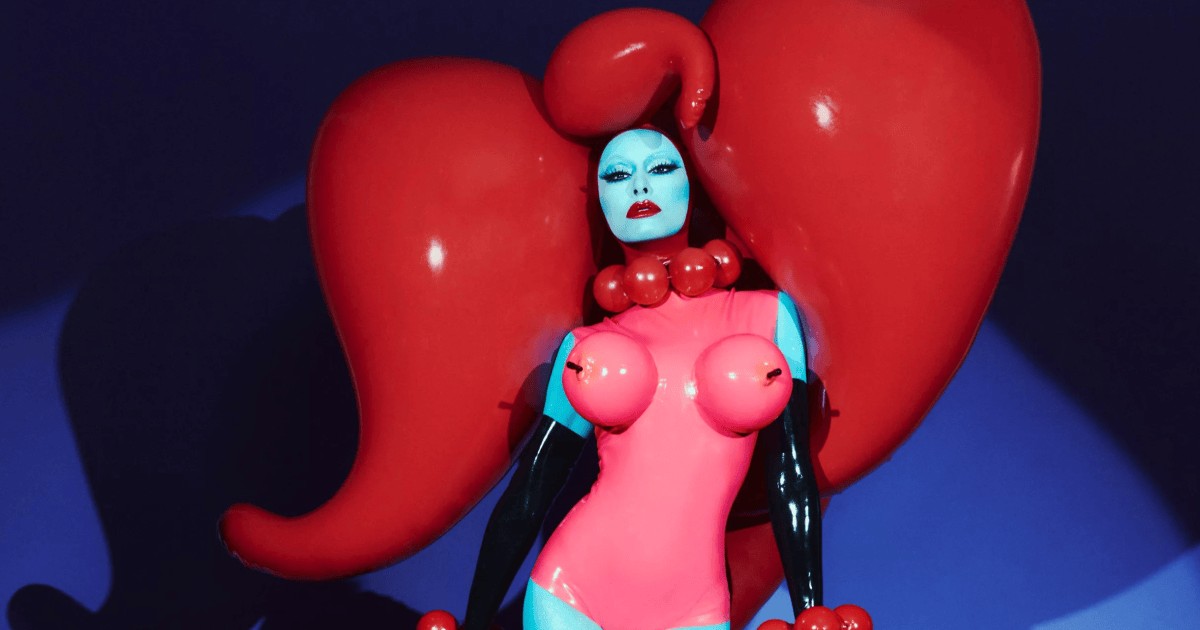 Relembre os visuais de Sabrina Sato no Baile de Halloween da Sephora