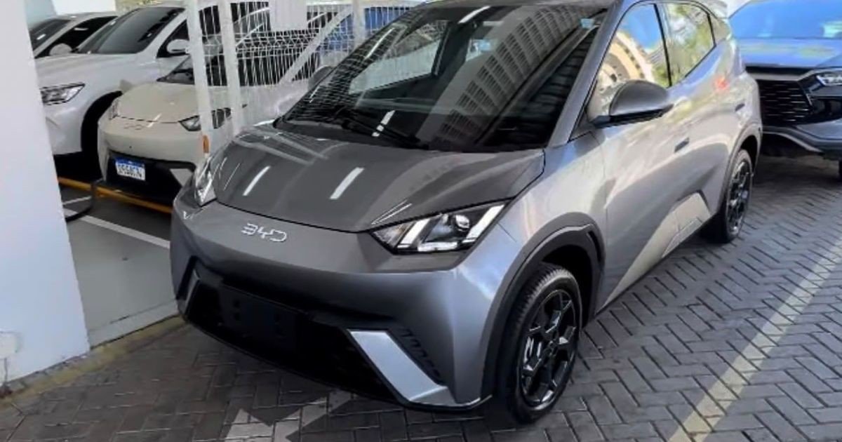 BYD Dolphin Mini 2027 já está nas lojas e marca atualiza carro em silêncio