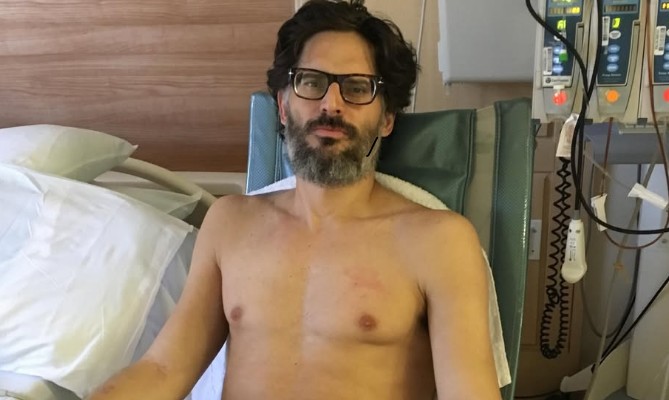 Joe Manganiello publica fotos suas no hospital, tratando doença misteriosa