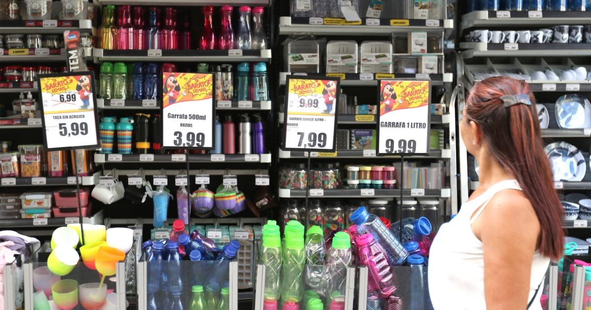Fim da 6×1: Dois meses é pouco para reorganizar comércio, diz FecomercioSP