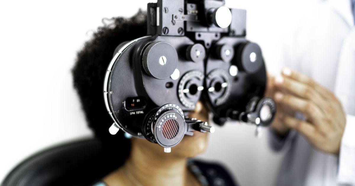 Médicos dizem que coçar os olhos pode indicar avanço de doenças crônica