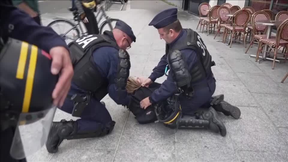 Estudantes protestam na França e na Itália; Albânia tem atos contra governo