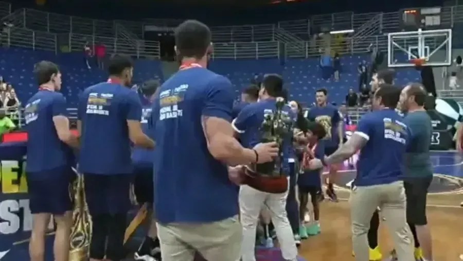 Astro do NBB reage a briga entre ex e esposa que quebrou troféu