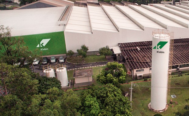 Klabin alonga vencimento de empréstimos e reduz custo de dívida