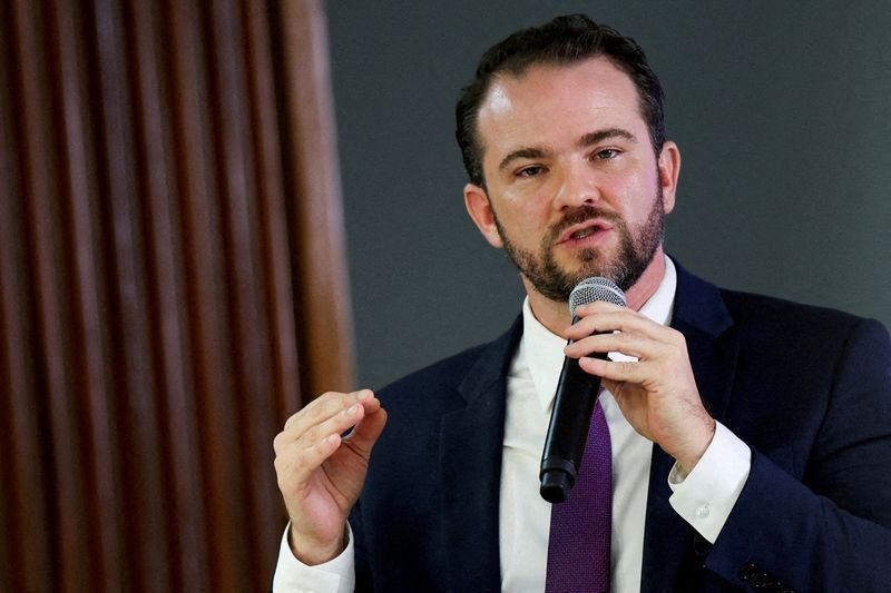 Podemos oferecer crédito para empresas afetadas com fim da 6×1, diz Durigan