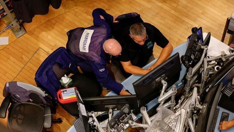 Wall Street fecha em queda pressionada por IA e alta do petróleo