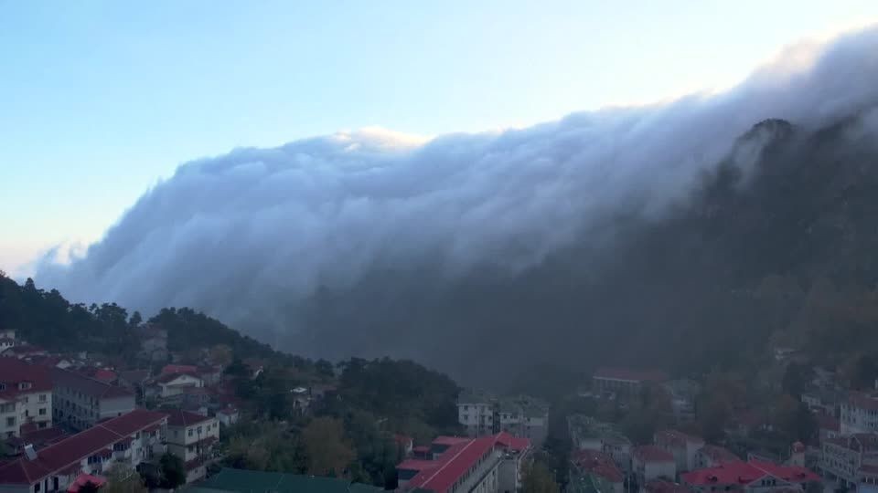 Vídeo: “Cachoeira” de nuvens gigante cai sobre cidade no leste da China