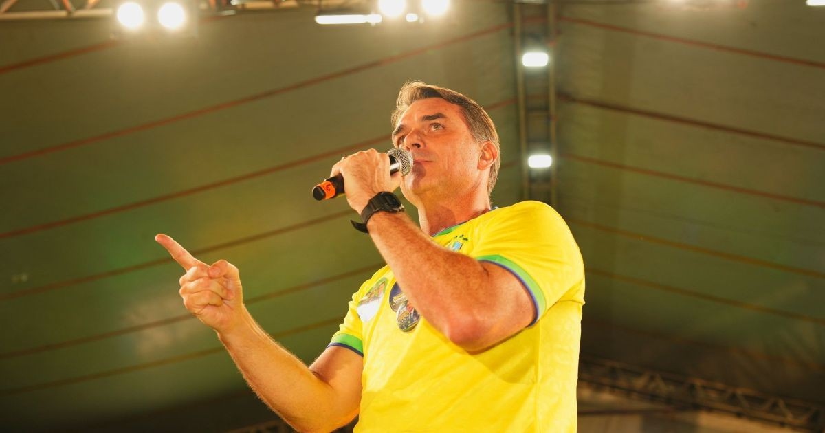Flávio diz que Eduardo não será chanceler em eventual governo