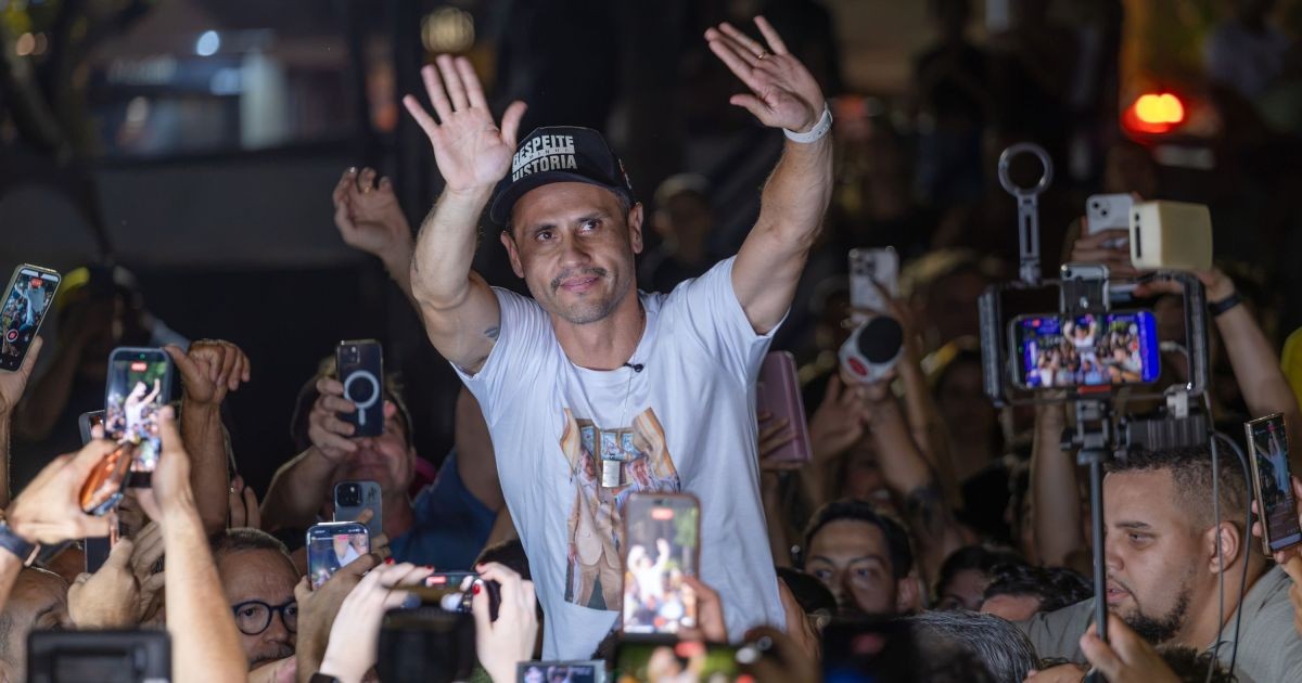 Após fala de Lula, Cleitinho reafirma apoio a Flávio Bolsonaro
