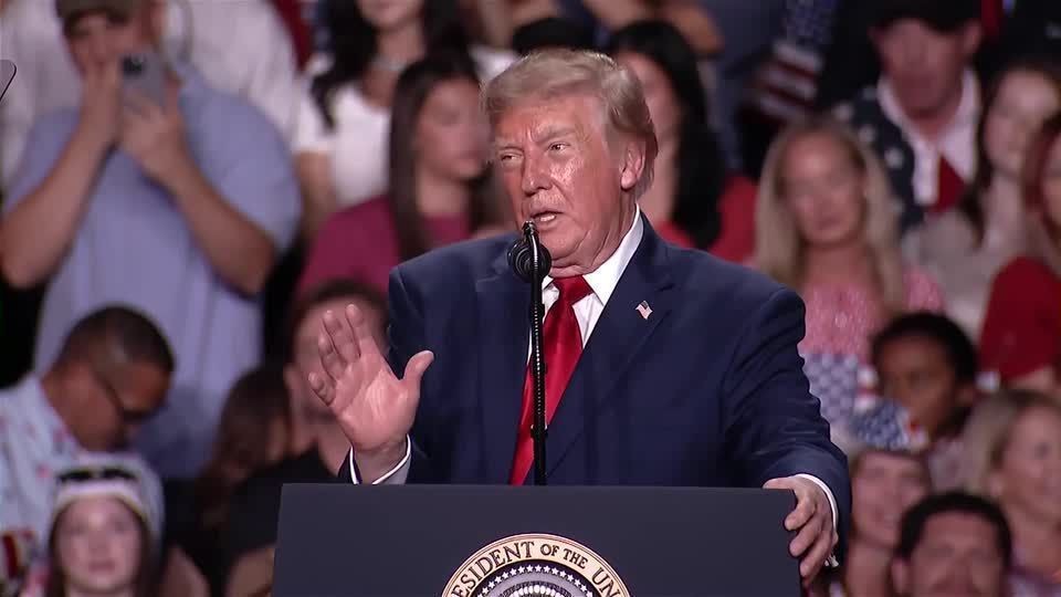 Trump zomba da popularidade do nome Mohammad, comum no islamismo