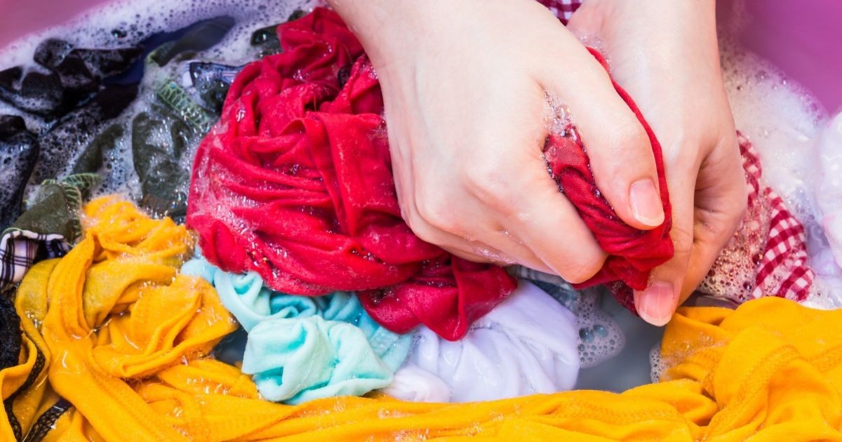 Roupa lavada à mão: passo a passo para cada tipo de peça