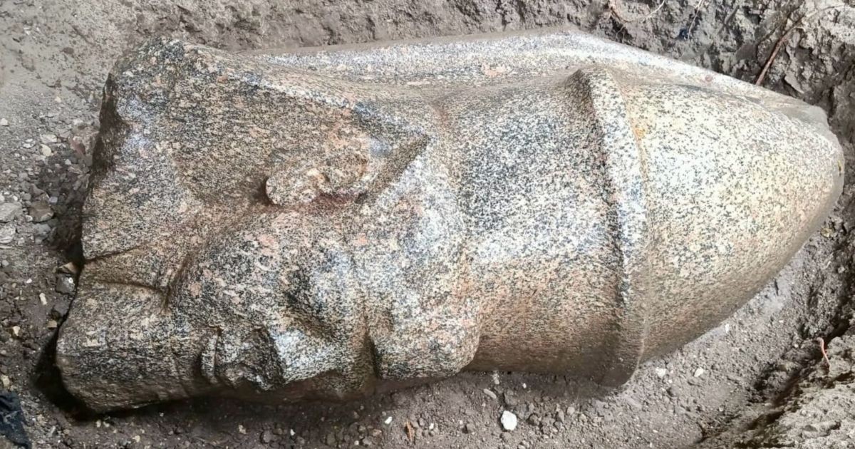 Escavação no Egito revela estátuas de um faraó que governou a região há 3 mil anos