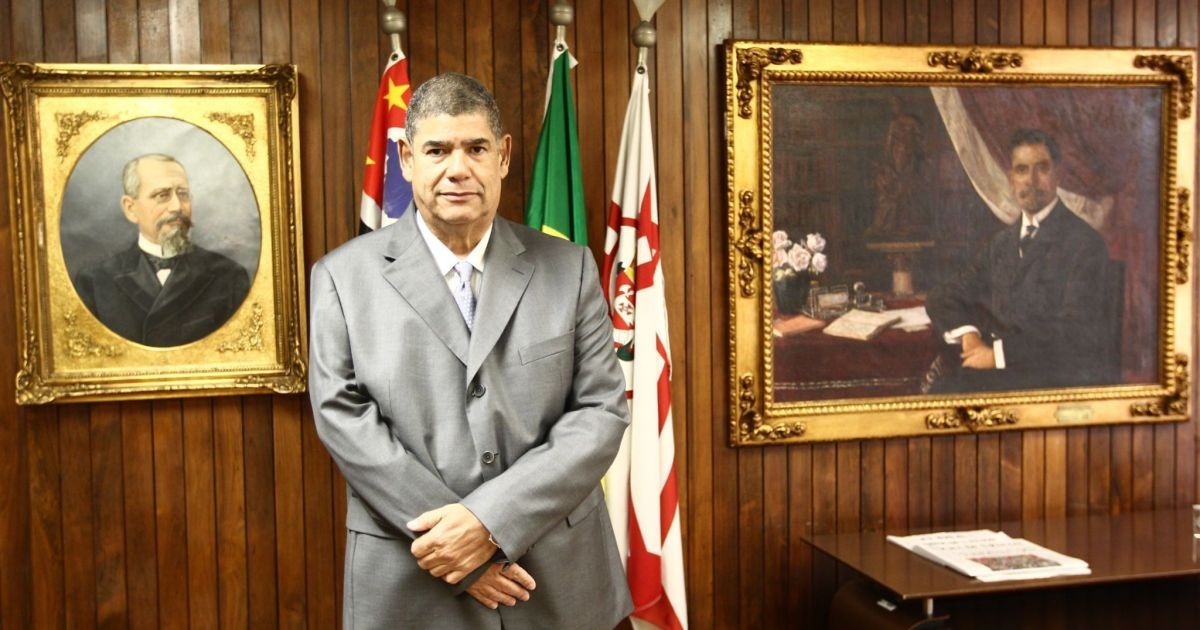 Polícia afasta agentes após suspeita de regalias a Milton Leite na prisão