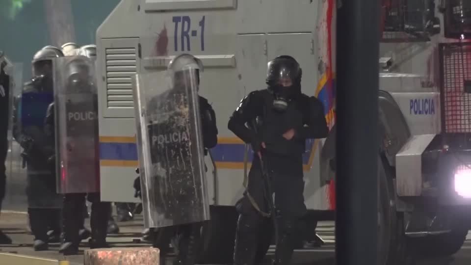 Albânia tem confronto entre manifestantes e polícia em novo dia de protesto