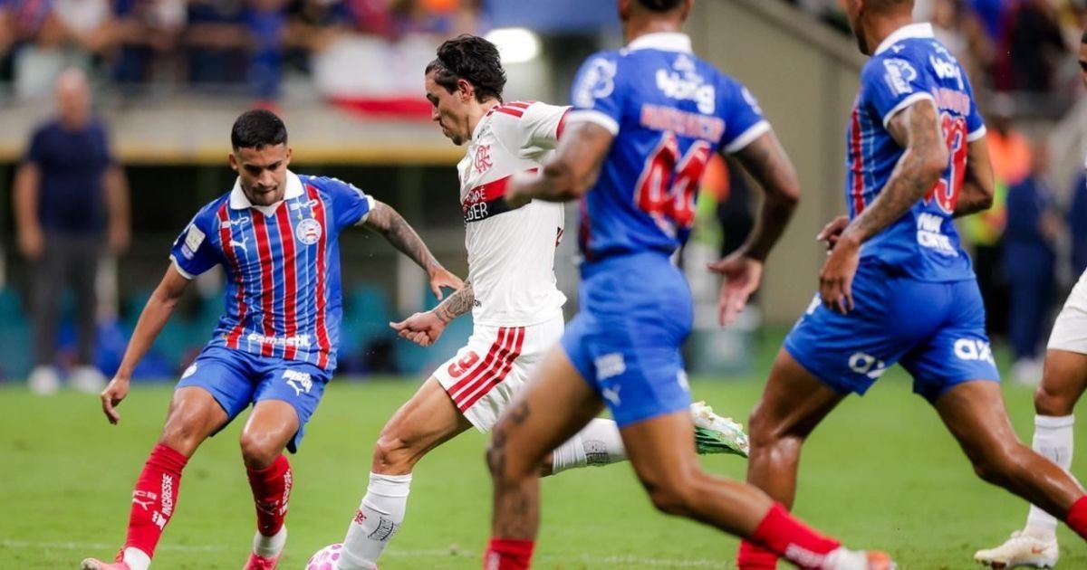 Flamengo domina, vence Bahia e retoma liderança do Brasileirão