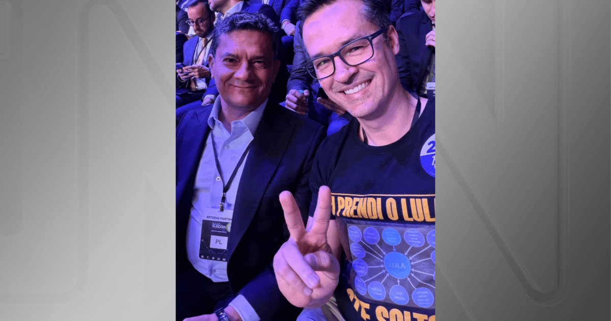 Dallagnol vai com Flávio a debate e usa blusa com PowerPoint da Lava Jato