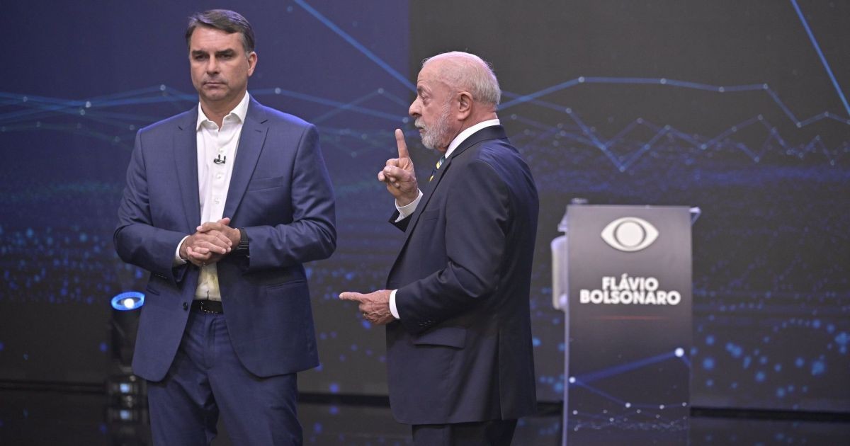 Lula fala em quebra de sigilo; Flávio responde que petista não tem celular
