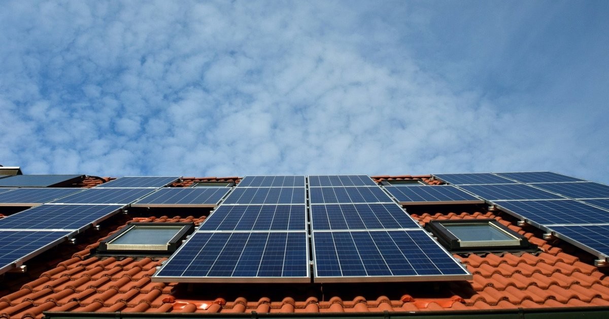 Energia limpa precisa ir além do topo da pirâmide financeira