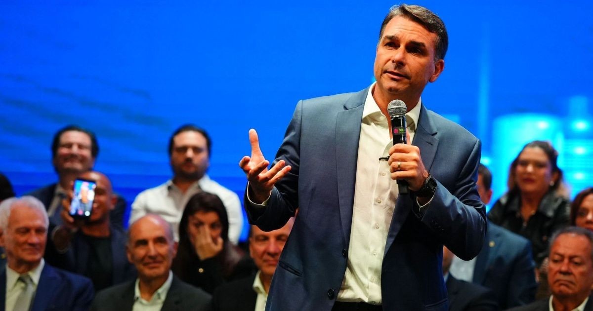 Flávio vai às redes reforçar que, se eleito, não acabará com Bolsa Família
