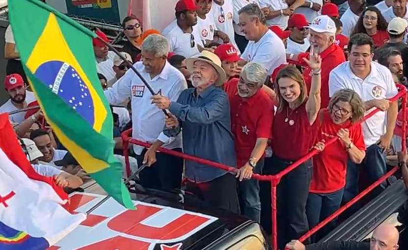Lula diz que Flávio não pode ir a debate sem quebrar sigilo