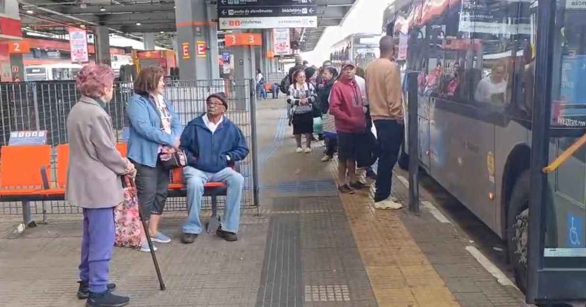 Motoristas de ônibus ameaçam nova greve após demissão por justa causa em SP
