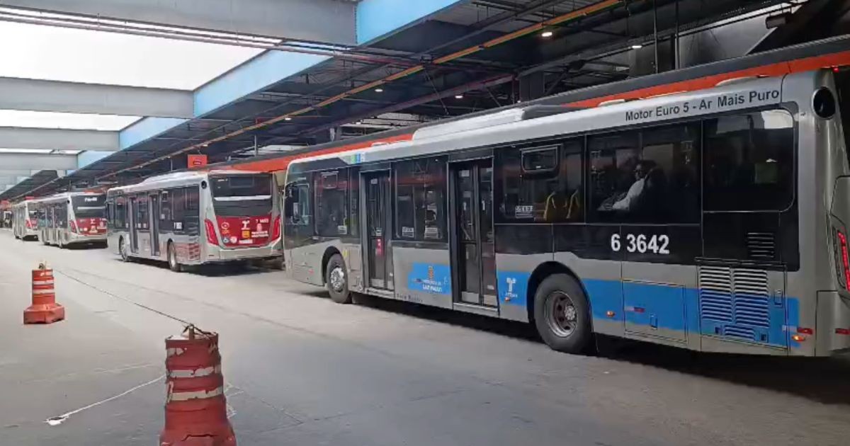 Após anúncio de paralisação, SPTrans diz que ônibus circulam normalmente