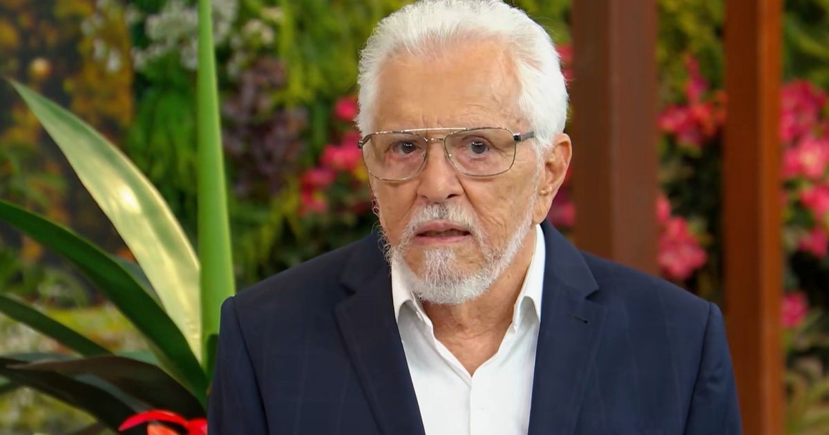 Carlos Alberto de Nóbrega se emociona ao falar sobre “A Praça é Nossa”