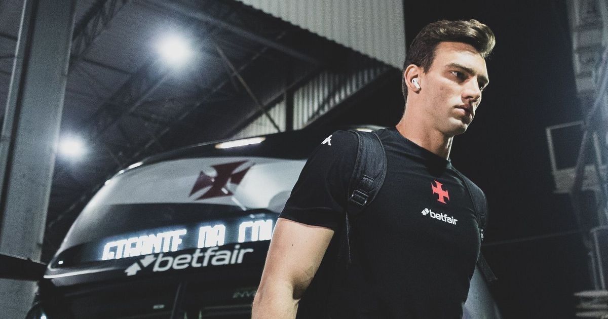 Vasco avalia futuro de Léo Jardim após falha em eliminação na Sul-Americana