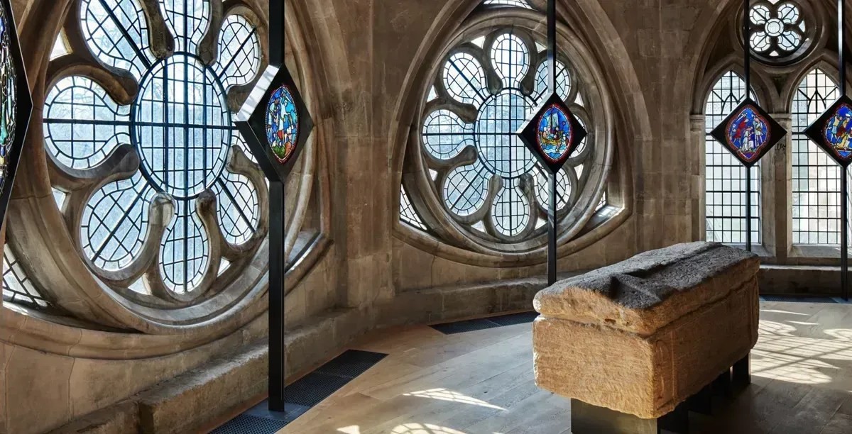Esqueleto encontrado na Abadia de Westminster há mais de 150 anos tem possível identidade revelada
