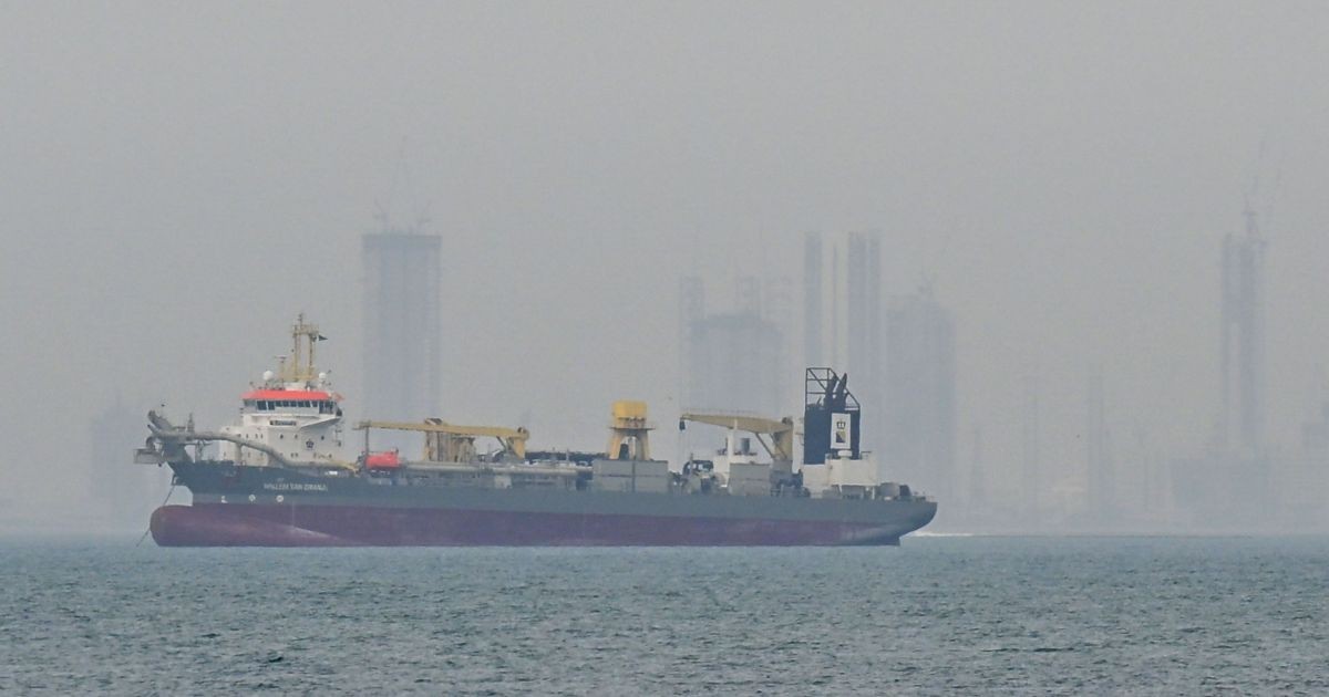 Vazamento de petróleo leva ao fechamento de praias nos Emirados Árabes