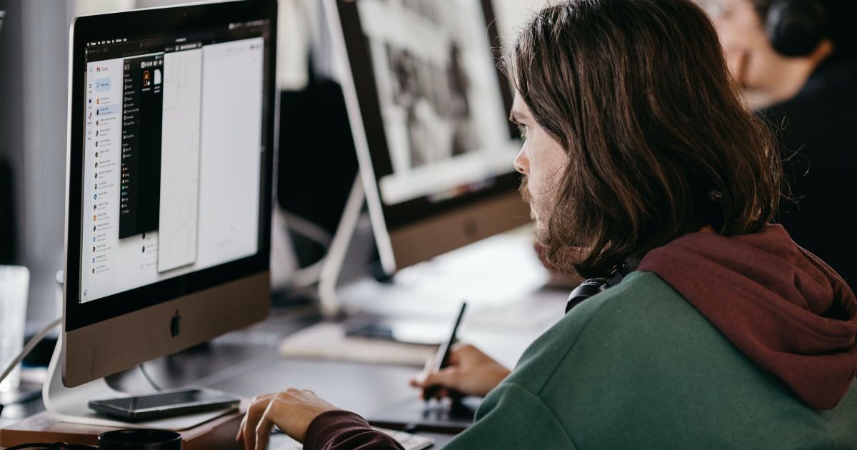 Jovens têm maior confiança em suas competências para crescer na carreira