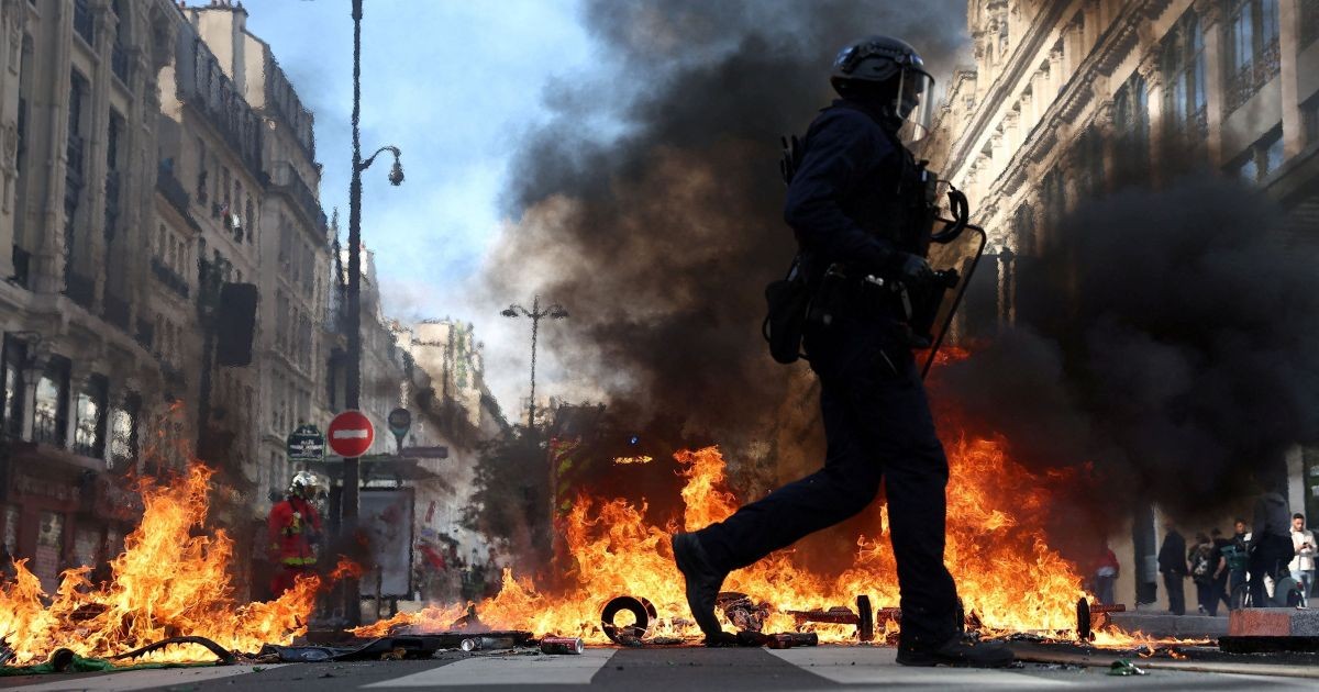 Análise: Como os protestos na França impactam as marcas de luxo?