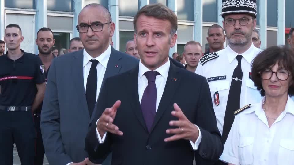 Ataque “terrorista” em Paris marca ponto de virada para França, diz Macron