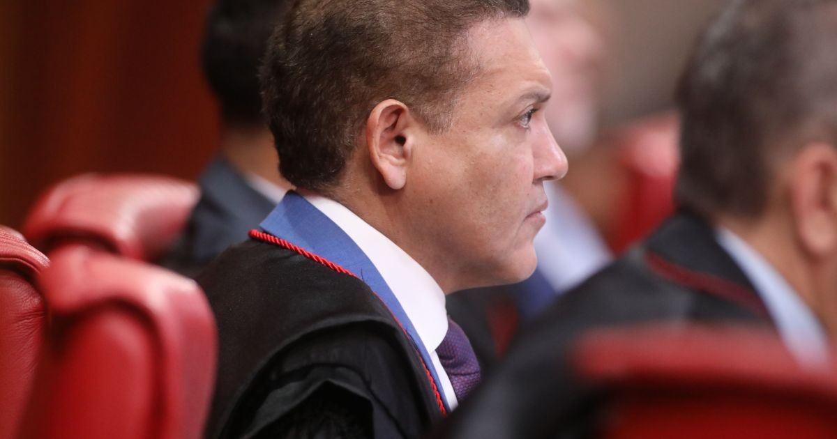 TSE mantém no ar site pró-Flávio e manda investigar financiamento