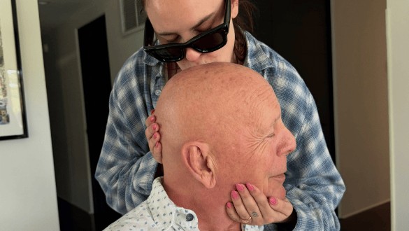 Filha de Bruce Willis resgata foto antiga do ator: “Te amo todos os dias”
