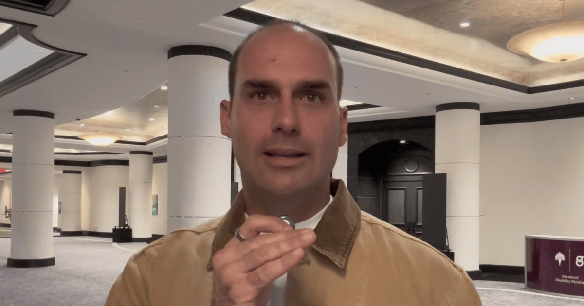 Eduardo Bolsonaro posta vídeo em inglês questionando virada de Lula