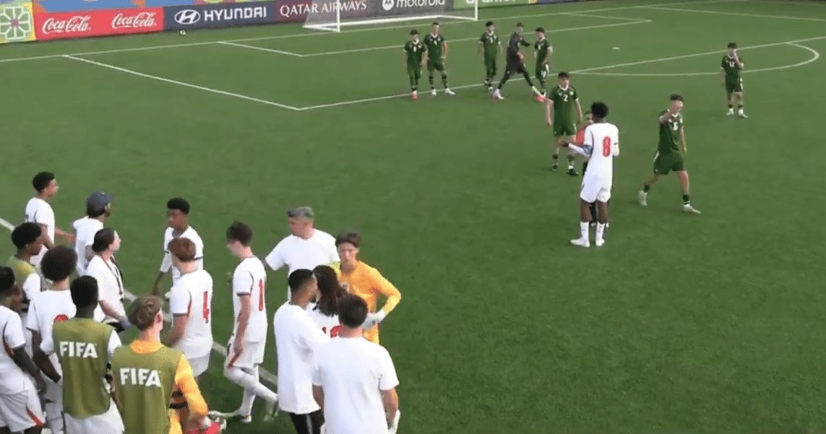 Jogadores da Inglaterra abandonam jogo na Copa do Mundo Sub-15 após racismo