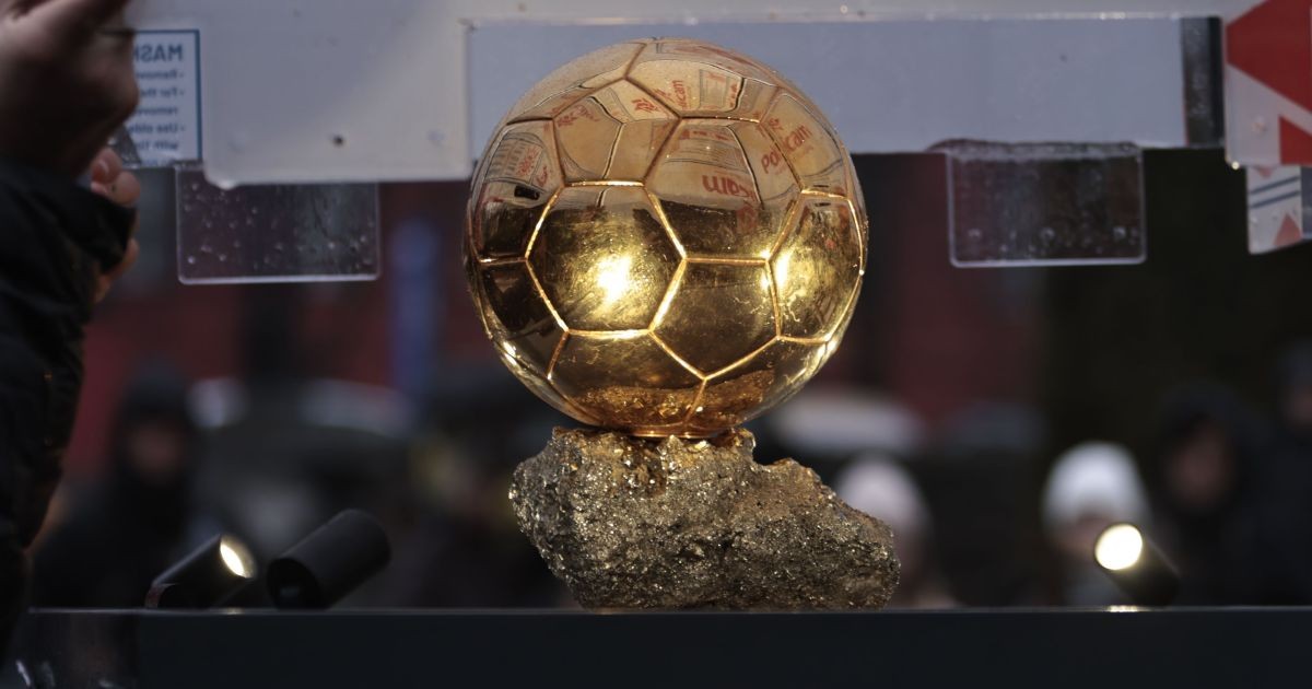 Bola de Ouro: saiba peso, quanto custa o troféu e como ele é feito