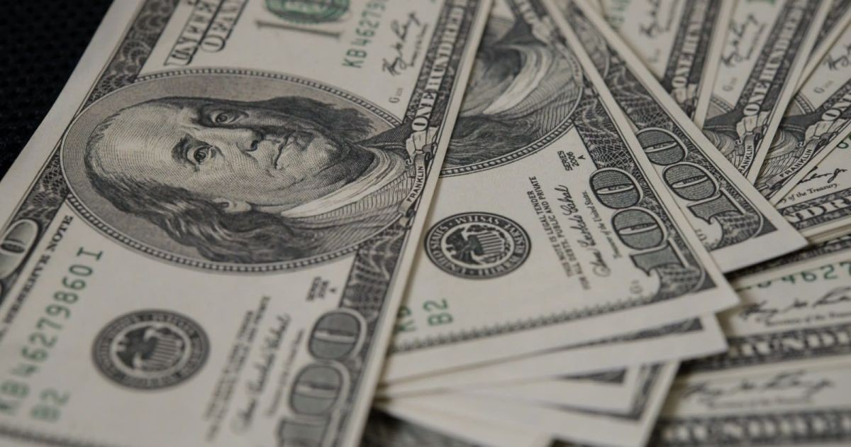 Ibovespa sobe após tombar 13% com desfecho eleitoral; dólar cai