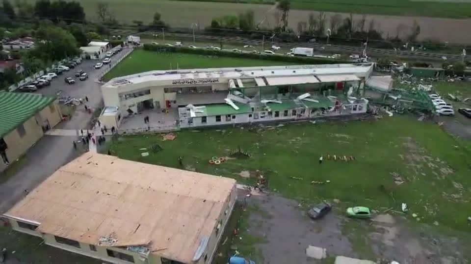 Tornado atinge o Chile e chuvas provocam alagamentos em Santiago