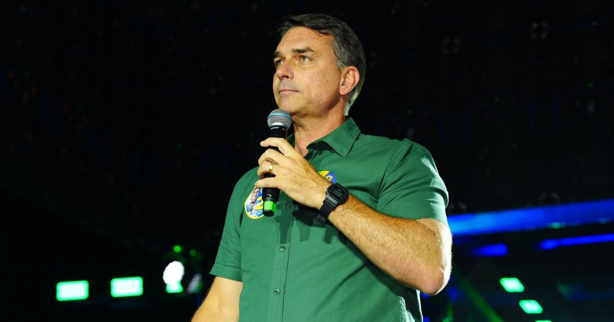 Inquéritos contra Flávio podem continuar no STF mesmo com perda de foro