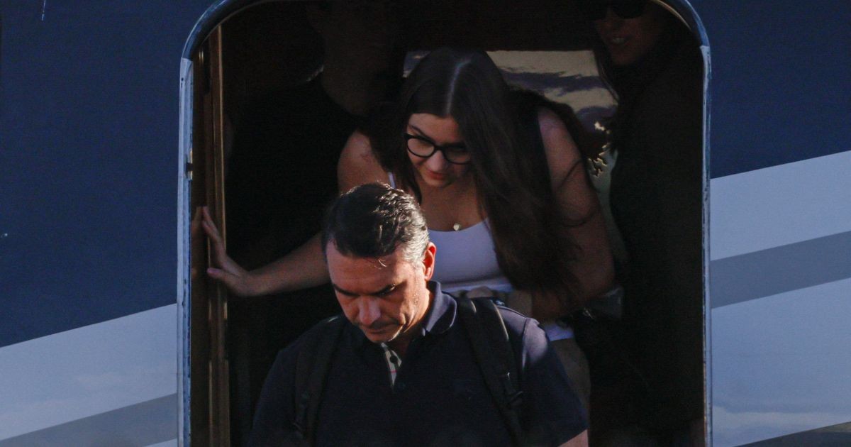 À CNN, defesa cita acordo para Flávio entregar passaporte e relata surpresa