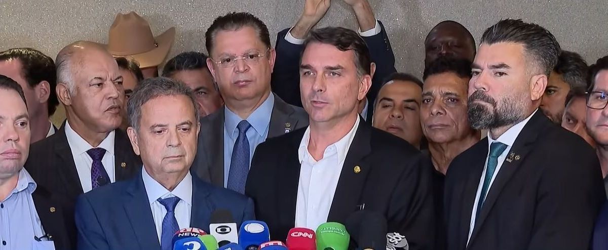 Bancada do PL no Congresso manifesta “total apoio” a Flávio Bolsonaro